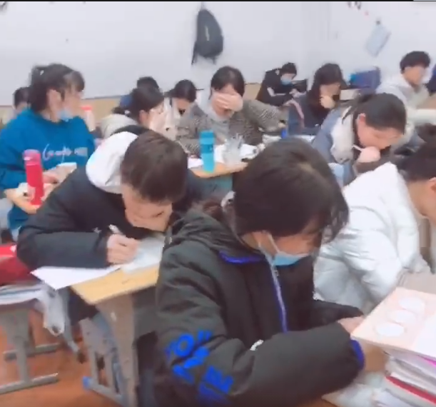 众优教育:高考倒计时76天,在关键的冲刺阶段,这群同学被曝光了!(图5) 众优教育:高考倒计时76天,在关键的冲刺阶段,这群同学被曝光了!(图5)