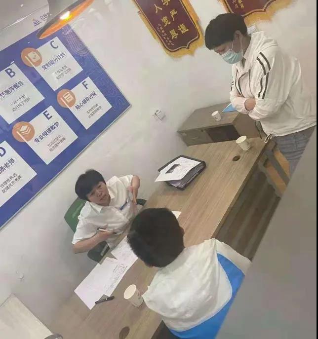 《最美众优人》李爱琴:做教育是个良心活儿,不能图简单省事!(图3) 《最美众优人》李爱琴:做教育是个良心活儿,不能图简单省事!(图3)