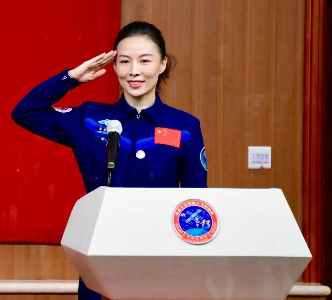 热点素材：中国空间站首位女航天员来了，她背后的故事值得讲给孩子听！(图7)